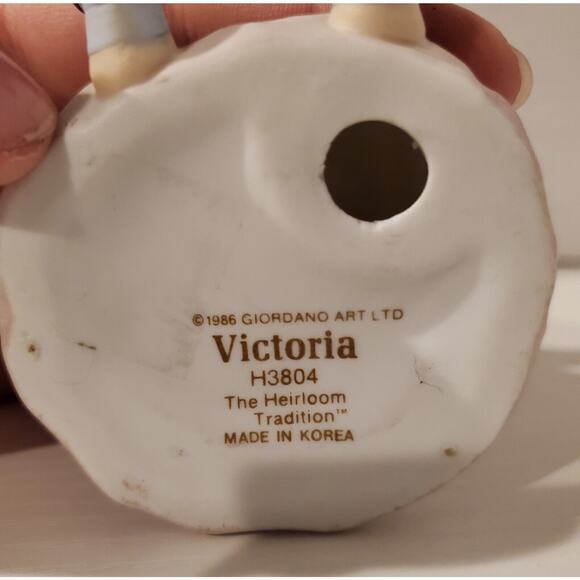 Giordano Art Victoria figurine H3804 Heirloom Tradition 3 Inches Tall - Picture 7 of 7